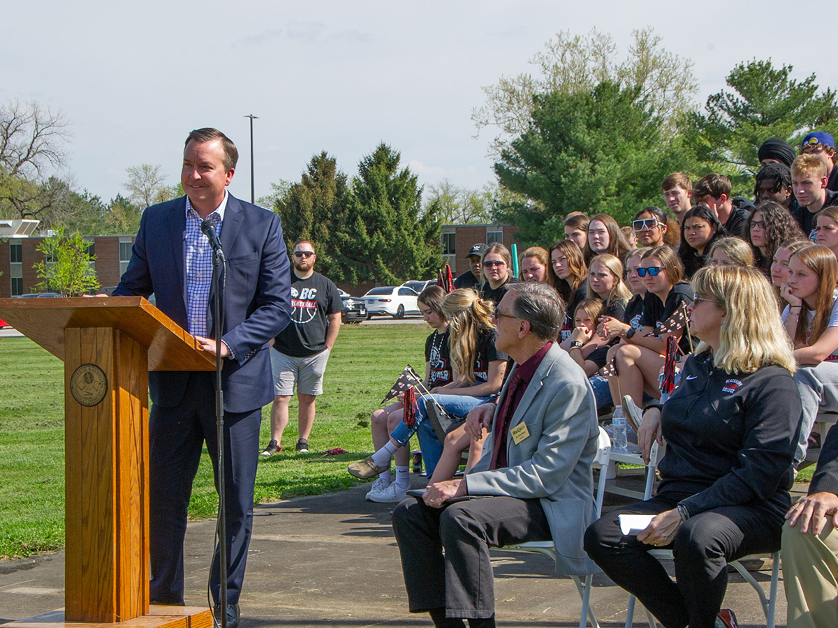 IL Deputy Governor Andy Manar addresses the crowd during ceremonial groundbreaking