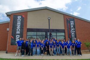 Blackburn students and faculty standing outside of Mahan