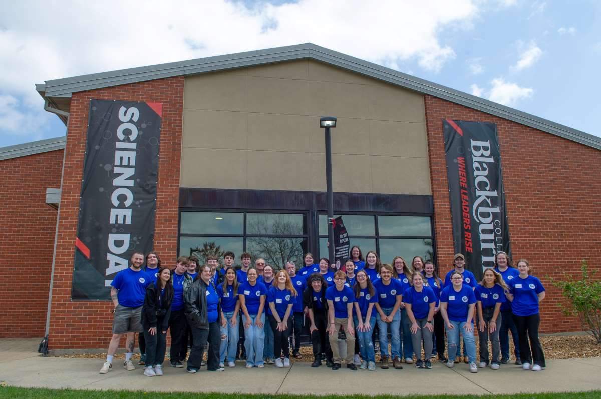 Blackburn students and faculty standing outside of Mahan
