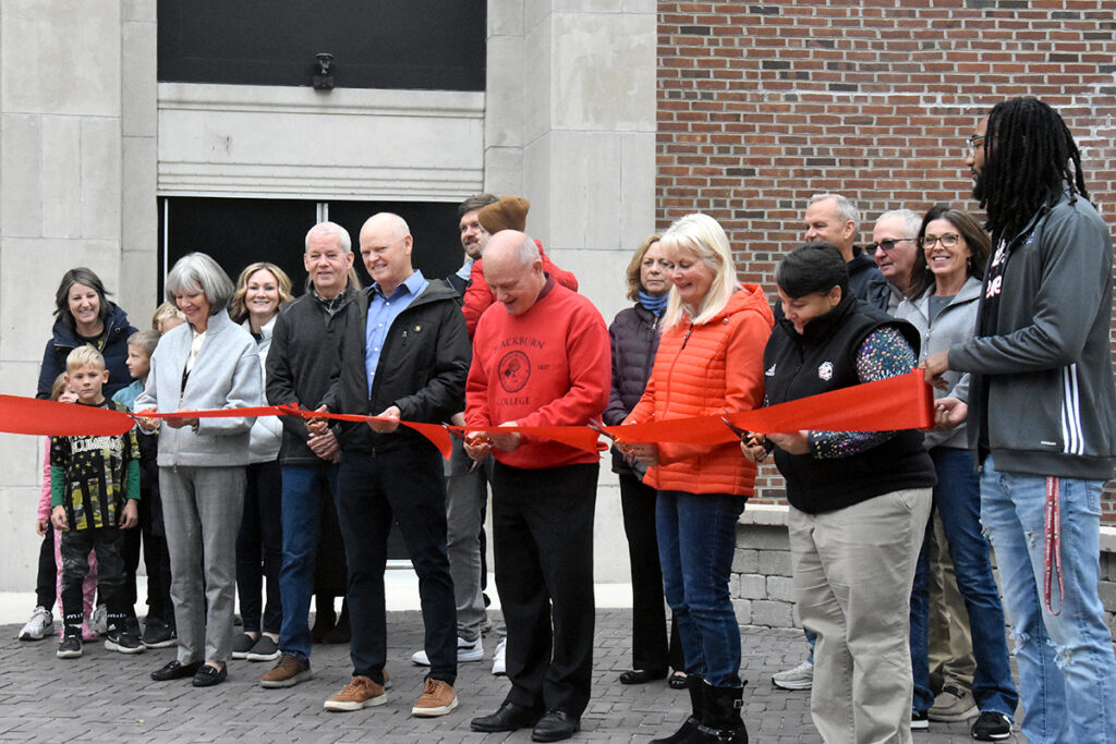Family and administrators cut ribbon at Boente Family Plaza